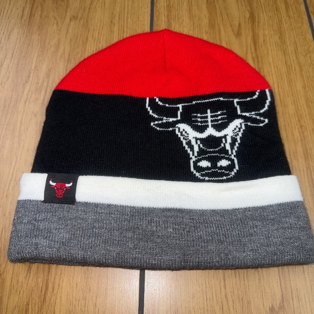 Ultra Game Chicago Bulls NBA Beanie Hat Red Black Grey Knit OSFM Logo Cap